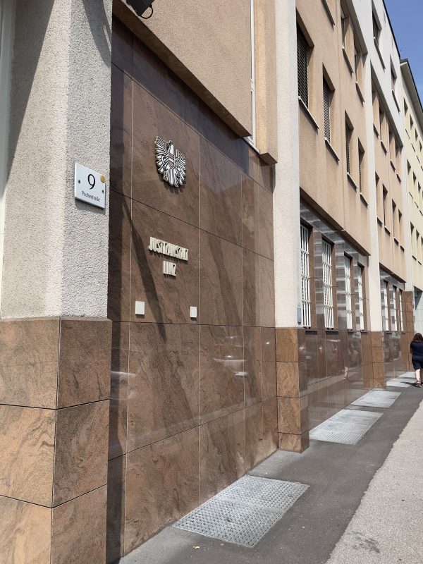 At age 18, we are arrested and remanded in custody; one of the twin brothers betrays me and I stay in prison