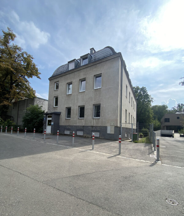 At age 11, a friend's mother reports what is going on to the Youth Welfare Office. As a result, I am taken away from the foster mother and sent to a Youth Crisis Centre without being allowed to say goodbye to my siblings