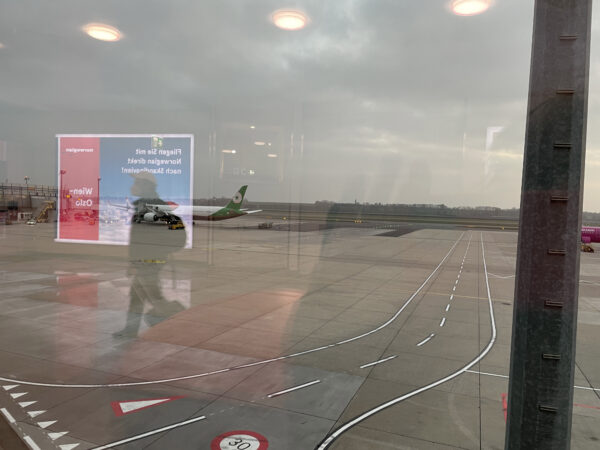 At age 18, I transport 900 grams of cocaine for my Nigerian boyfriend via body packing, split equally over three trips