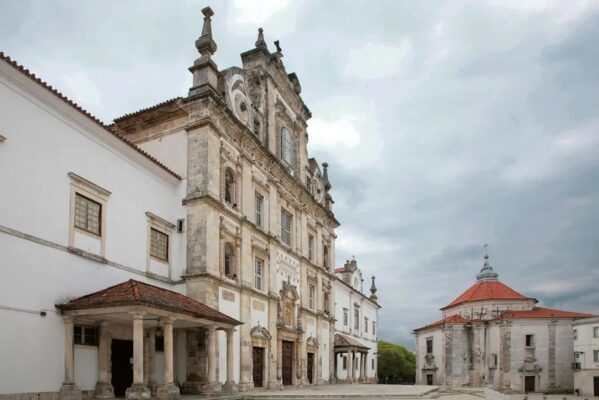 At age 27, I leave my parents' house, afraid of relapsing, and go to Lisbon to stay with relatives