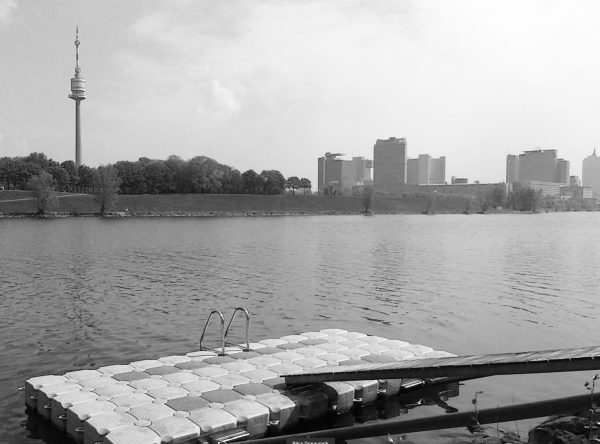 Mit 13 Jahren hänge ich herum mit älteren Jugendlichen, fange an Haschisch zu rauchen und trinke Alkohol