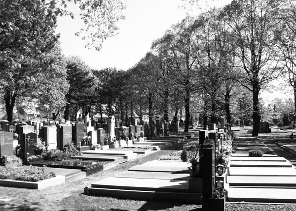 Mit 18 Jahren lebe ich in Isolation und Depression und übernachte auf dem Grab meines Geliebten