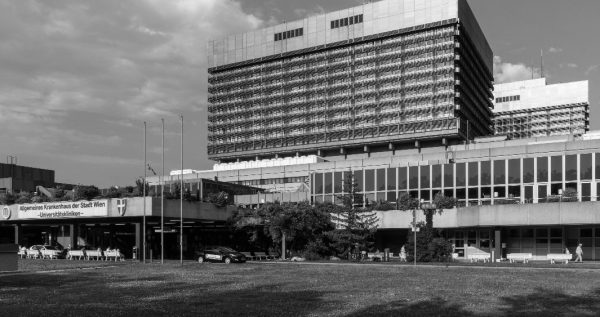 Mit 21 Jahren werde ich voll auf Droge schwanger und nehme an der Mother Studie teil, in der ich auch nach der Geburt meiner Tochter substituiert und begleitet werde