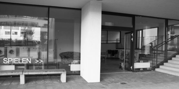 Mit 12 Jahren genieße ich die Zuneigung der Betreuer im Krisenzentrum