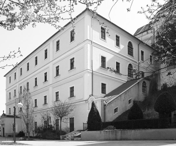 Mit 16 Jahren nehme ich XTC und Speed, werde in einer schulischen Wohngemeinschaft untergebracht und passe mich dem Drogenkonsum der anderen Bewohnerinnen an