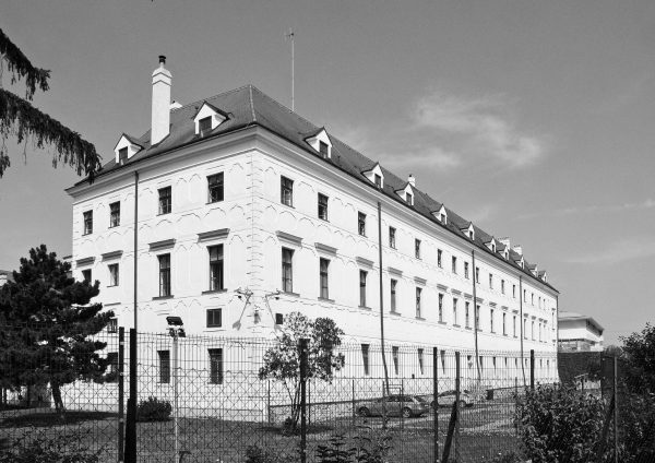 Mit 13 Jahren laufe ich von zu Hause weg und suche den Schutz des Kinderheimes