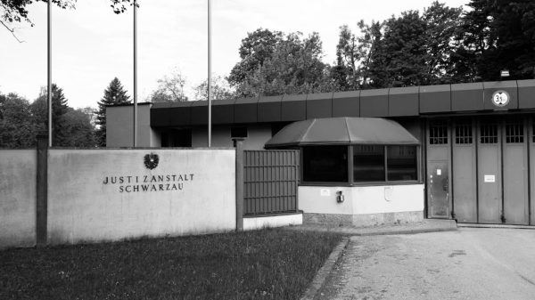 Mit 17 Jahren werde ich zu einer Gefängnisstrafe verurteilt und meine Geliebte verlangt die Änderung meines Lebens