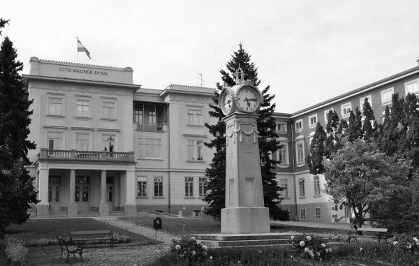 Mit 11 Jahren lassen mich meine Eltern in die geschlossene Psychiatrie einweisen, ich wehre mich verzweifelt und werde mit Tranquillisern ruhig gestellt