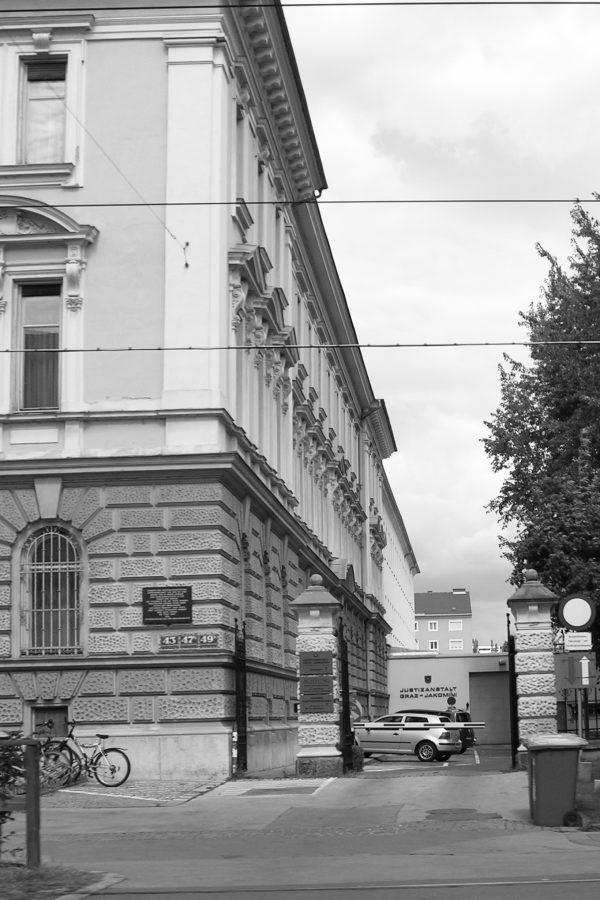 Mit 34 Jahren werde ich in der ambulanten Therapie schwanger und meine Tochter wird bei einer Pflegefamilie untergebracht, die auch mich einbezieht und unterstützt