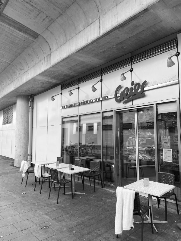 Seit meinem 24. Lebensjahr ziehe ich mich zurück und erfahre Glück nur mit meinen Kindern und auf meiner Arbeit