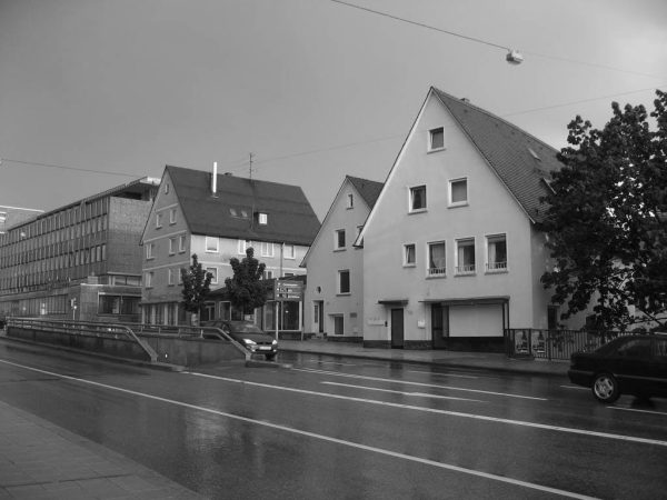 Mit 5 Jahren holen meine Eltern mich in ihr Gastarbeiter-Deutschland und überfordern mich mit einsamer Anpassung an Unbekanntes