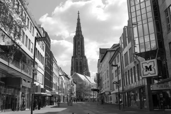 Mit 11 Jahren ist mein Vater mein Vertrauter und trotz Heimweh leben wir im Wohlstand