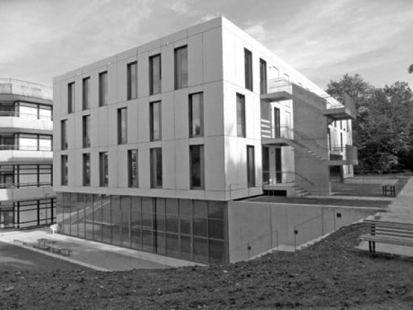 Mit 26 Jahren holen meine Eltern mich aus der Schweiz, sperren mich in die Psychiatrie und mein Vater droht meinem Mann